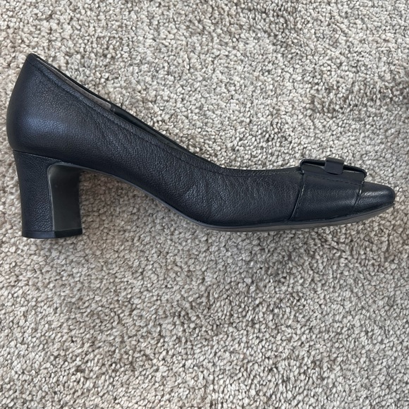 Tahari Shawna heels - Picture 3 of 5